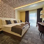Hotell Etna 4*